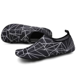 Chinelos e meias de natação